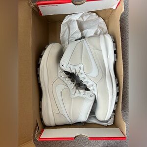 Like new Men’s “Light Bone” Nike Manoadome boots
